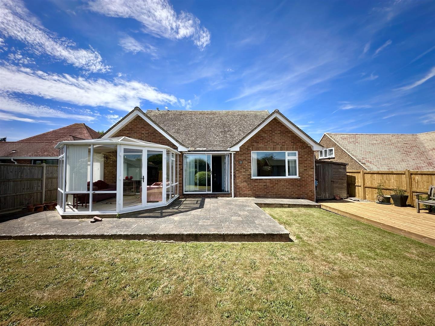 3 bed property in Ellerslie Lane, Bexhill-On-Sea